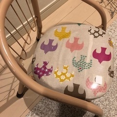 豆椅子　ベビーチェア　くすみカラー　の画像