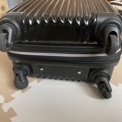 キャリーケース(タイヤ１つ破損)の画像