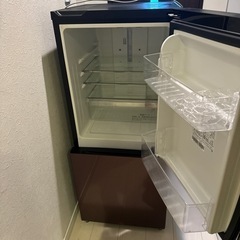 Hisense 冷蔵庫 茶色の画像