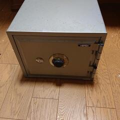 ステンレス 鉄製金庫の画像