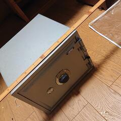 ステンレス 鉄製金庫の画像