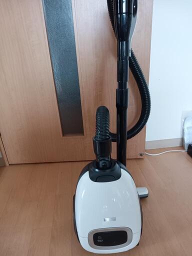 ヤマダ電機 紙パック式クリーナー  ホワイトYCK60G1