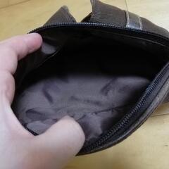 焦げ茶色ウエストバックの画像