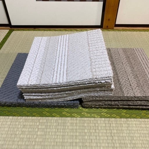 【取りに来てくれる方は半額引きします】ニトリ　タイルカーペット 3色　35枚【40cm×40cm】
