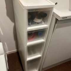 細い収納引き出しの画像