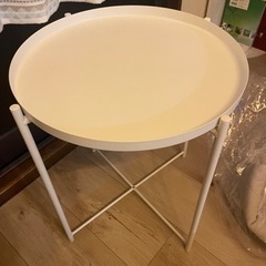IKEA サイドテーブルの画像