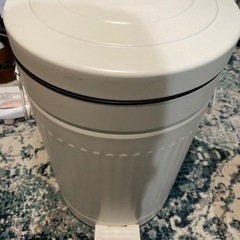 ニトリ　ペダルペールソフトクローズ　ゴミ箱12Lの画像