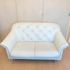 【定価30万】美品　2人掛け ソファ 革　チェスターフィールド白...