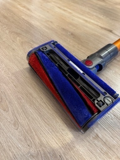 ダイソン  V8 fluffy      コードレスクリーナー　中古