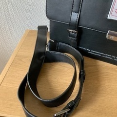 ショルダーバッグ　黒　レザーの画像