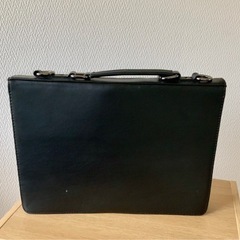 ショルダーバッグ　黒　レザーの画像