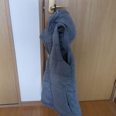 【未使用】フード付き袖無しパーカー（グレー）の画像