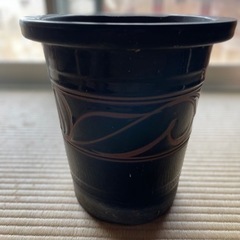 少し細長めの植木鉢