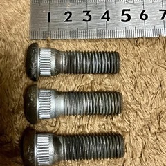 TOYOTA 純正 ハブボルト 3本の画像