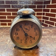 レトロ　目覚まし時計の画像