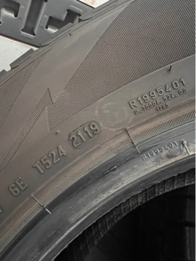 225/65R17  スタッドレスタイヤ　２０１９　バリ溝　バリヤー　ブリヂストン