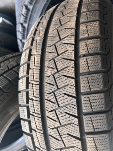 225/65R17  スタッドレスタイヤ　２０１９　バリ溝　バリヤー　ブリヂストン