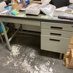 スチールの事務机