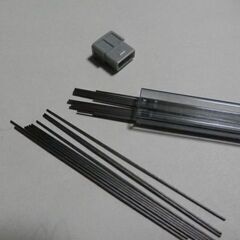 【地元ではたらこ♪】幅広い年齢層の方が活躍中！！機械へ部品供給作業の画像