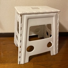 折りたたみスツール　脚立　簡易イス