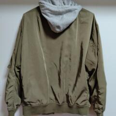 ジャンパー　フード付きの画像