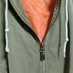 ジャンパー　フード付きの画像