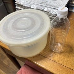 漬物作り容器と漬物石の画像