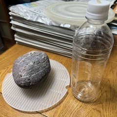 漬物作り容器と漬物石の画像