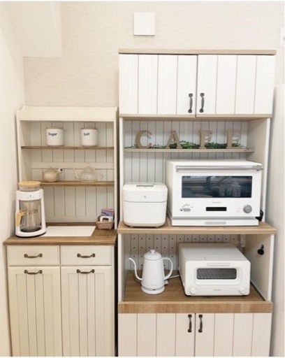 見た目も機能性もバツグンの食器棚