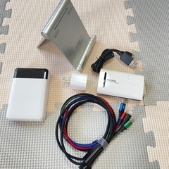 【お取引中】モバイルバッテリー、電池充電器、スマホスタンド、充電器