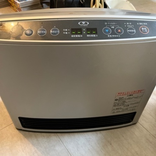 都市ガスファンヒーター　15畳までの大きめです。