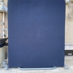 シングル折れるベッドの画像