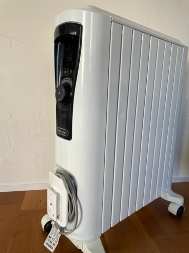 デロンギ  ユニカルド　オイルヒーター   RHJ65L0915