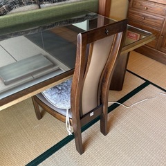 高級天然木テーブルの画像