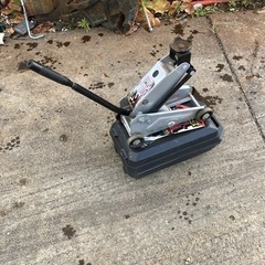 フロアージャッキ　油圧ジャッキ　2トン