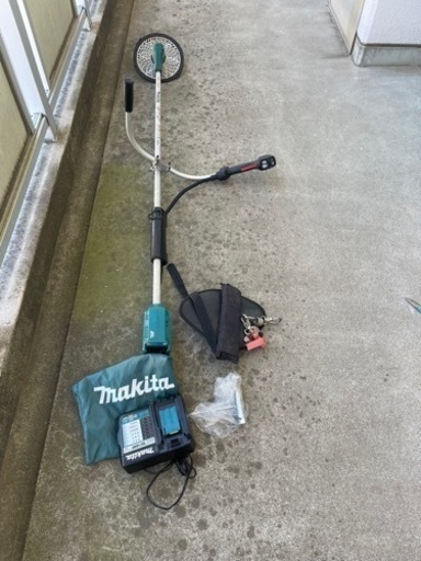 マキタ充電式18V草刈機MUR185UD