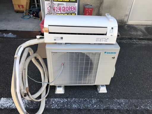 ☆中古￥45,000！ダイキン　12～14畳4.0kwルームエアコン　家電　2021年製　F40YTEP-W型　【BK034】
