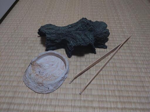 爬虫類用品 餌入れ シェルター等