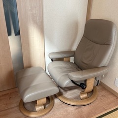【交渉中】リクライニングチェア　オットマン付きの画像