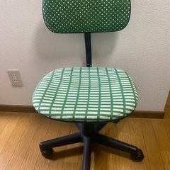 デスクの椅子の画像