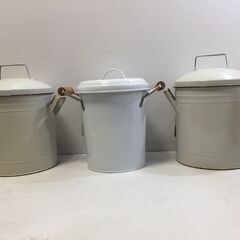 ○【3個セット】蓋付き 小物入れボックス box 円形取っ手付き ホワイト 造花挿し インテリア アンティーク 雑貨 訳あり 未使用保管品 (NF231108) 515-9の画像