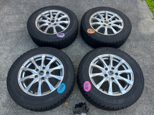 ヴェゼル　スタッドレスタイヤ（ホイール、ナット付き）