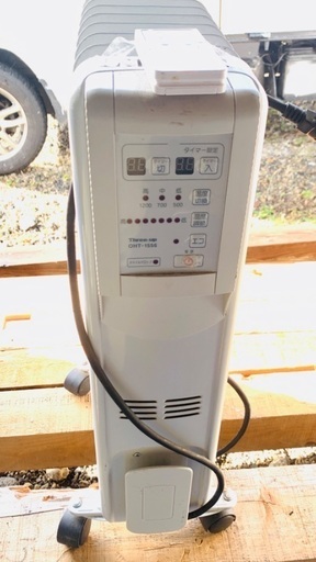 お話し中　　　リモコン付き  オイルヒーター　安心設計　 火災無用　排煙無用　空気温め　六畳