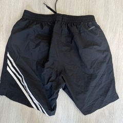 adidas ハーフパンツの画像