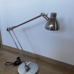 IKEA デスクライト(シルバー)お譲りします【電球付き】
