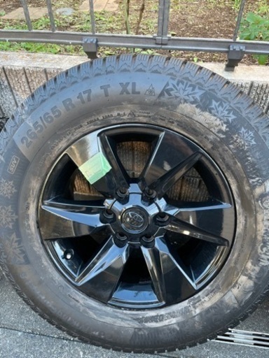 ランドクルーザープラド　スタッドレス265/65R17 ホイール付き4本セット