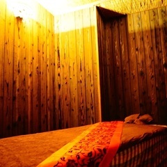 働く自分を大切にする環境で、アジアンテイストのバリニーズオイルリンパやタイ古式マッサージを中心に提供するリラクゼーションサロン勤務をしませんか。お疲れのお客さまのお身体と気持ちをゆったりと癒すお仕事です。の画像