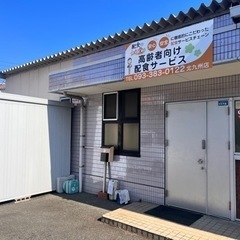 高齢者向け宅配弁当　配達スタッフの画像