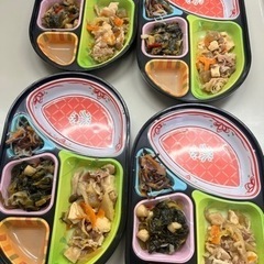 高齢者向け宅配弁当　配達スタッフの画像