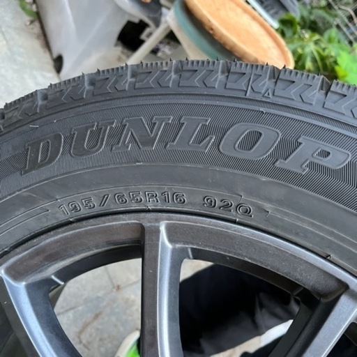 お値下げしました。195/65R16ダンロップスタッドレスタイヤアルミホイル付き4本